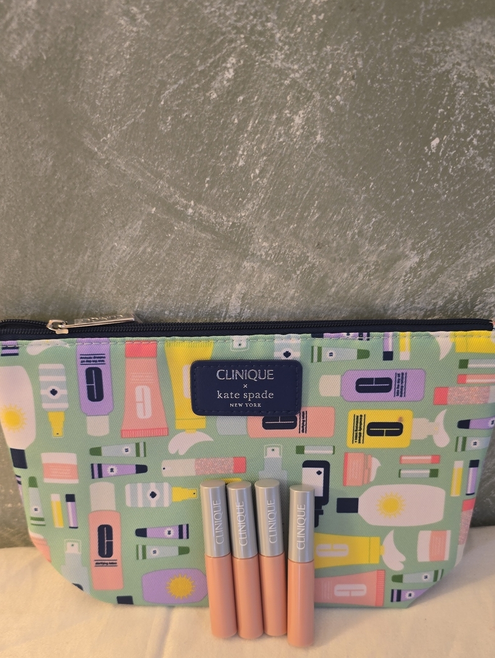 Clinique Cosmetic Pouch & 4 Clinique Airkiss Pop Creamy Lip Gloss New